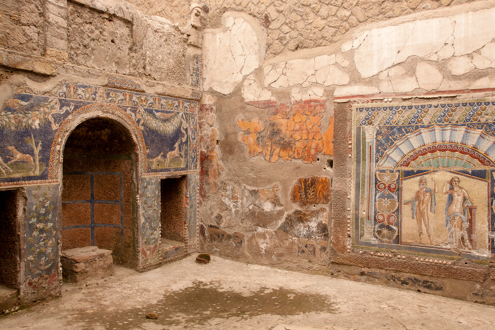 Inside Pompeii excavations